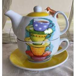 Tea for One Set mit Teetassen Motiven und gelbem Deckel sowie Untertasse